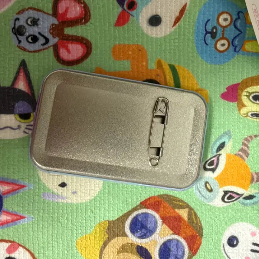 [BUNJANG] Chiikawa Crab Omamori Can Badge / 치이카와 카니 오마모리 캔뱃지