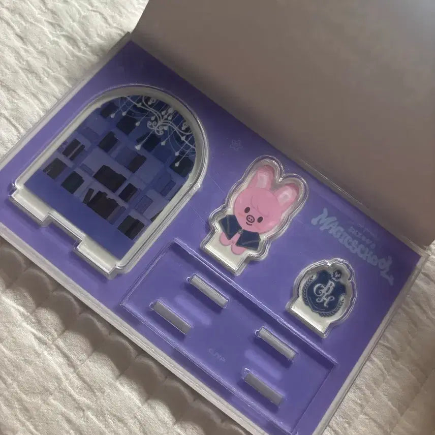 [BUNJANG] Stray Kids Changbin K-School Acrylic Stand / 돼끼 조립 아크릴 스탠드 양도 서창빈 탈덕처분