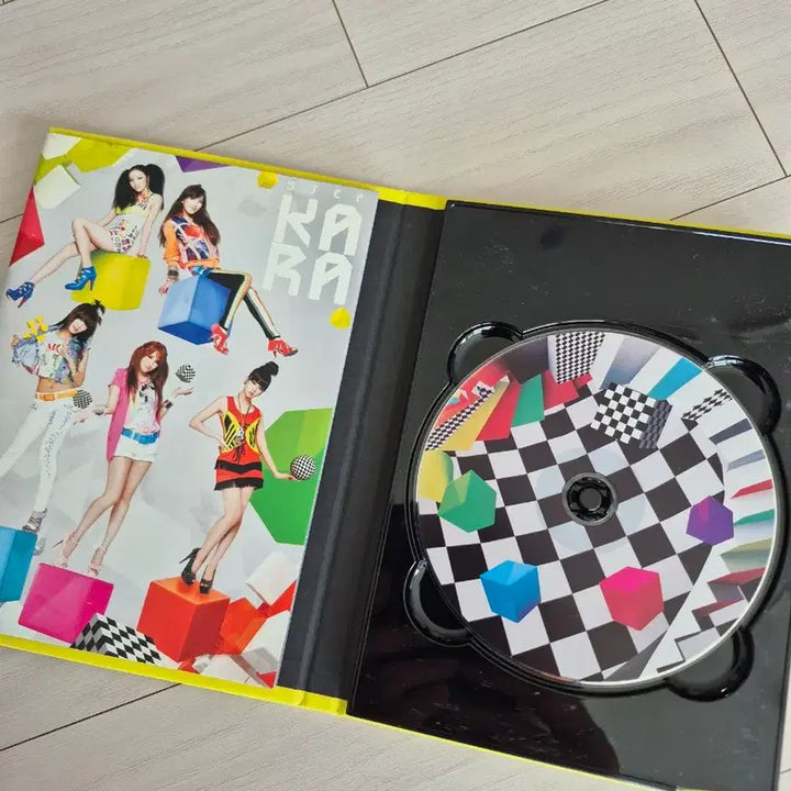 [BUNJANG] KARA STEP 2011 Album Signed / 친필사인 카라 STEP 2011 앨범 배송비포함