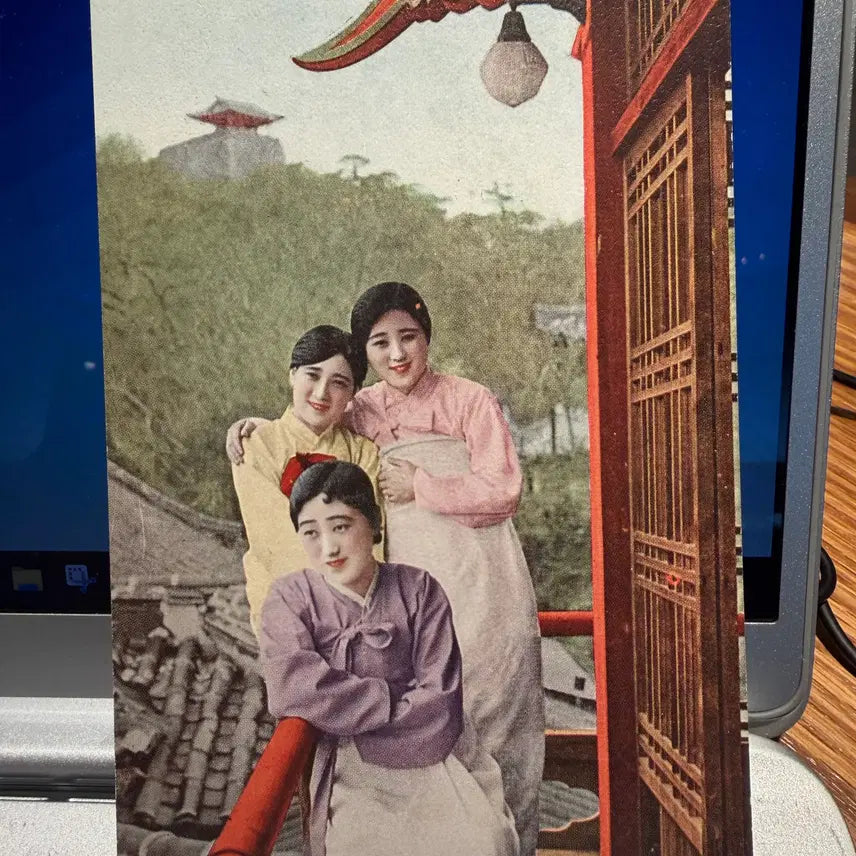 [BUNJANG] 1920s Korean Gisaeng &amp; Ulmil-dae (Pyongyang) Hand-Colored Real Photo Postcard - Issued by Government Railways of Chosen / 1920년 - 평양 명물 기생과 을밀대 원경 채색 사진 엽서 - 조선총독부철도국 발행