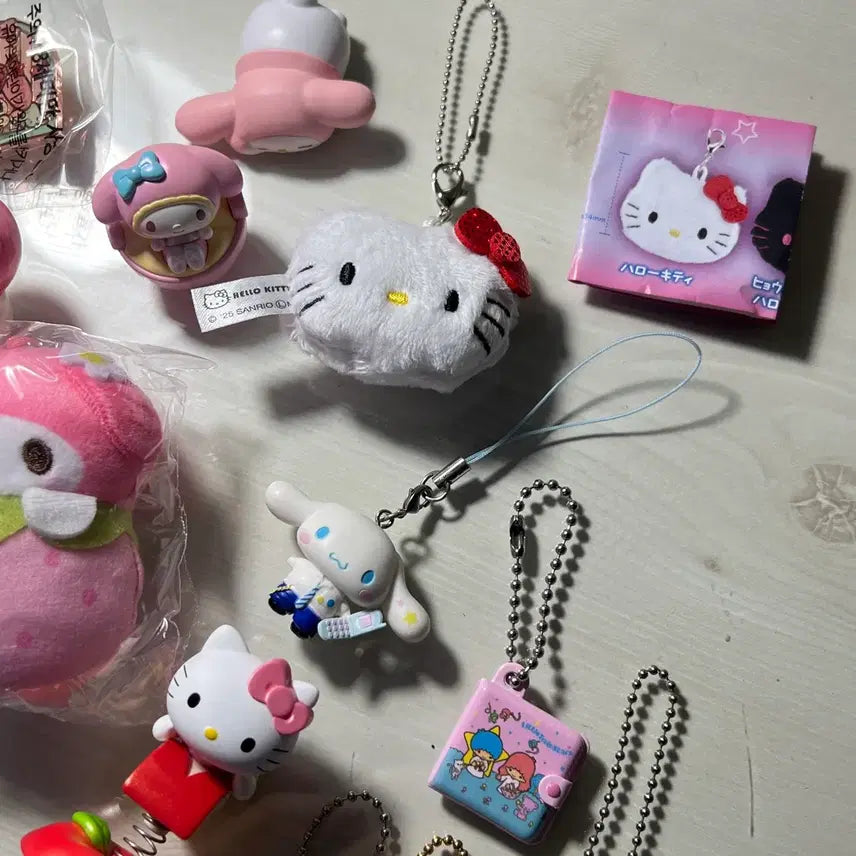 [BUNJANG] Sanrio Characters Keychain Gacha Bundle Set (13 pcs) / 산리오 캐릭터 키링, 가챠 일괄 13개