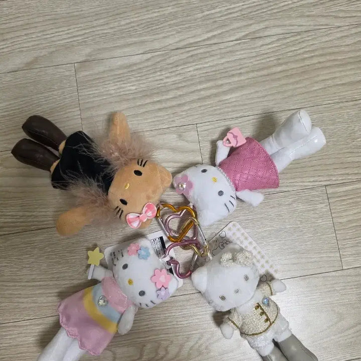 [BUNJANG] Hello Kitty Long Legs Doll Keyring Set (4 Types) / 헬로키티 롱다리 인형 키링 4종 세트