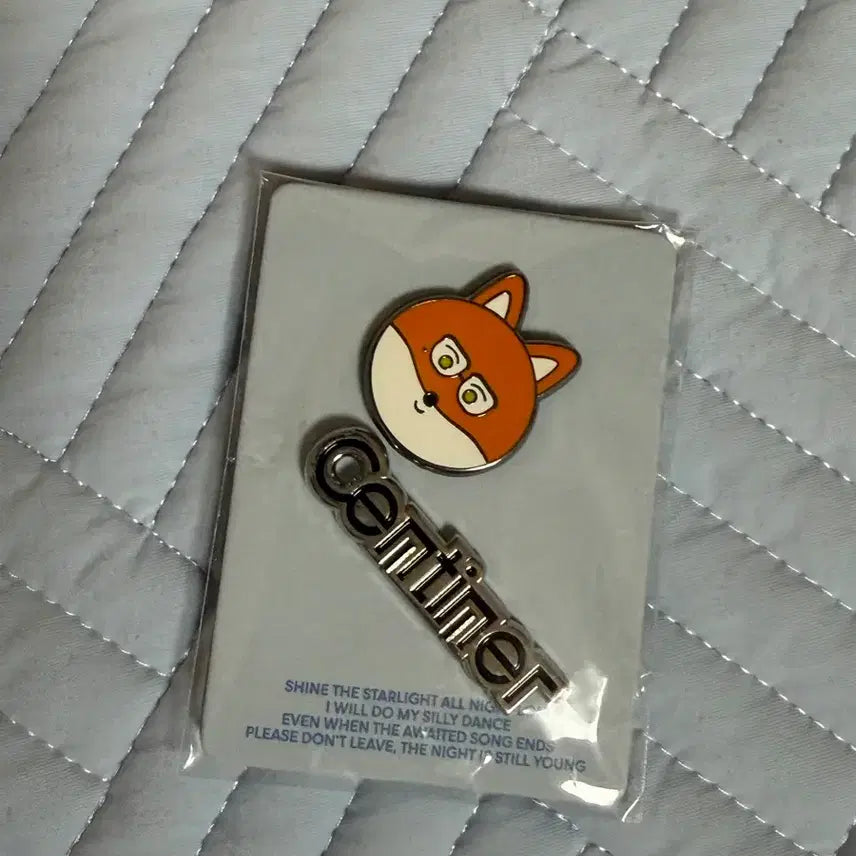 [BUNJANG] 10cm Sentimeter Fox Enamel Pin / 십센치 센치너 뱃지