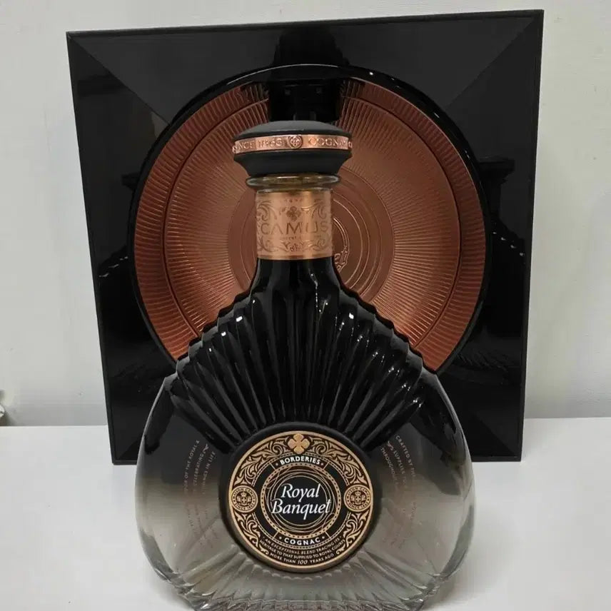 [BUNJANG] Camus Royal Banquet Cognac Empty Bottle with Case / 까뮤 로얄 바나켓 코냑 위스키 공병