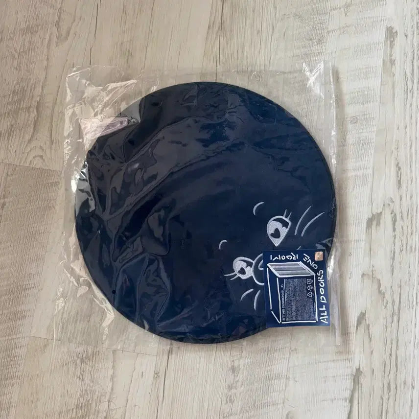 [BUNJANG] NewJeans Cushion (Sealed) / 뉴진스 방석 미개봉