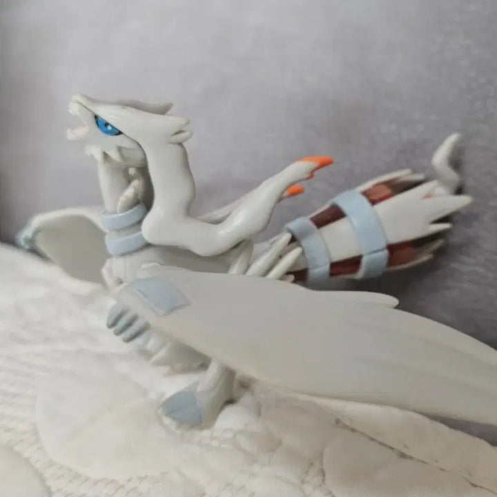 [BUNJANG] Reshiram Figure / 레쉬라무 피규어