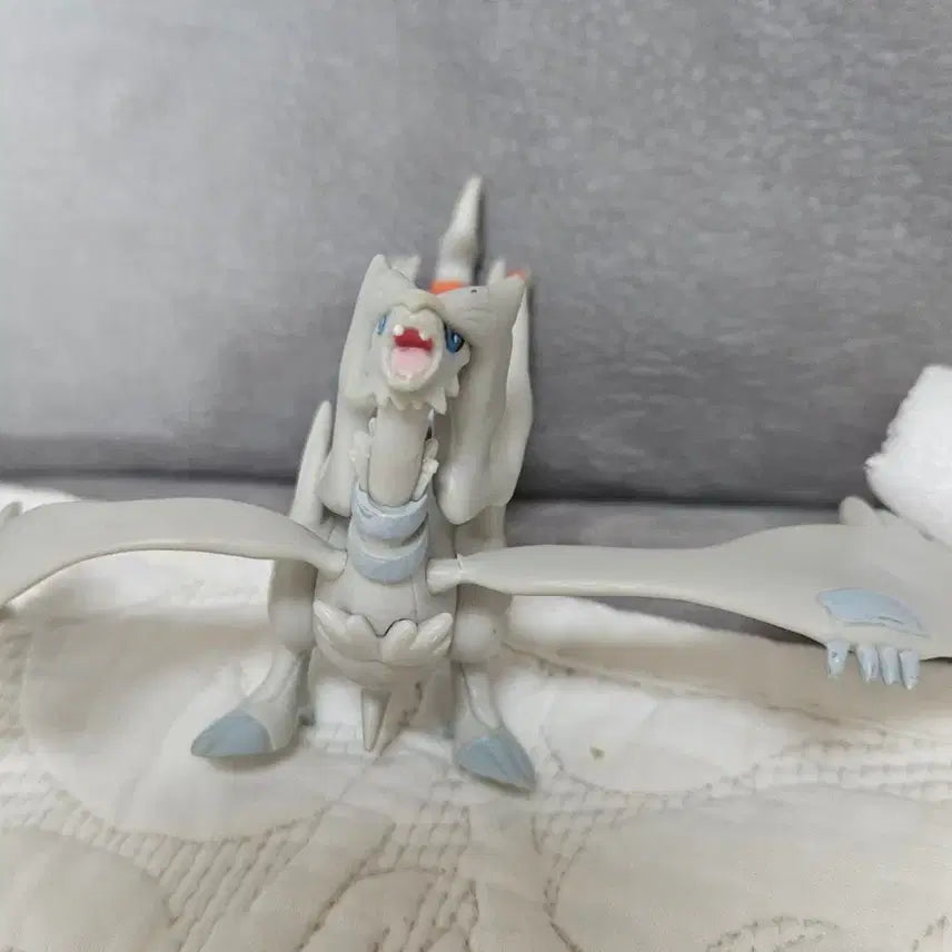 [BUNJANG] Reshiram Figure / 레쉬라무 피규어