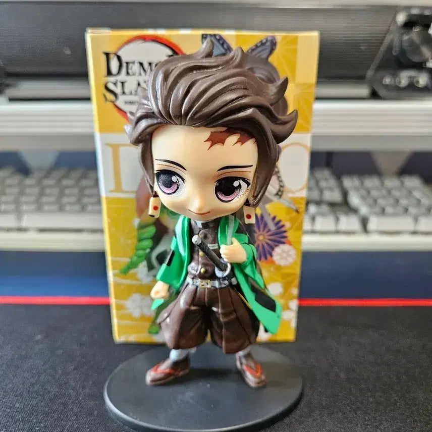 [BUNJANG] Demon Slayer Tanjiro Figure / 귀멸의 칼날 탄지로 피규어 팝니다