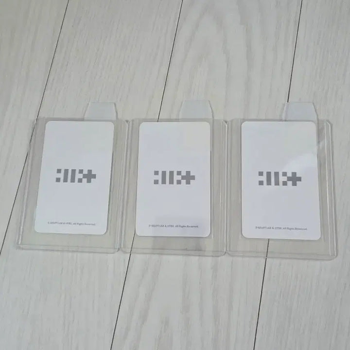 [BUNJANG] ILLIT Official Lightstick (Glitteer Bong) Weverse Shop POB Wonhee Iroha Yunha Bundle Set Photocard / 아일릿 응원봉 (글릿봉) 위버스샵 특전 포카 원희 이로하 윤아 일괄 판매