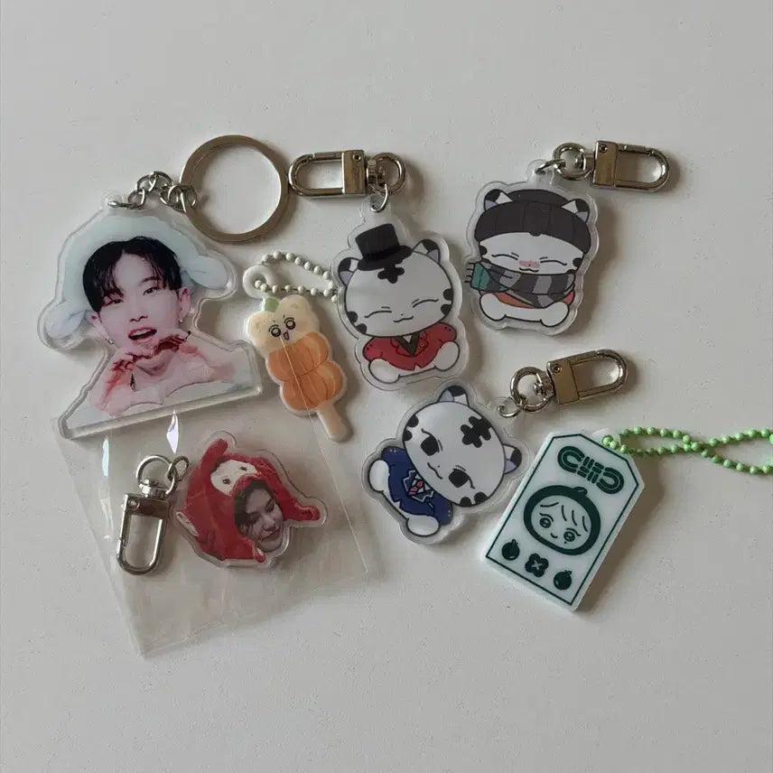 [BUNJANG] SEVENTEEN Unofficial Goods Acrylic Keyring Bundle Set / 세븐틴 비공굿 아크릴키링 일괄