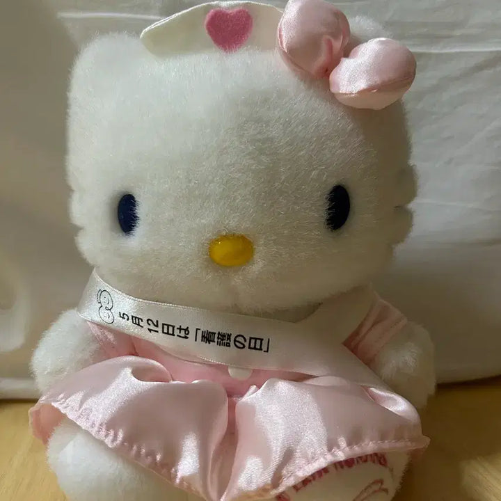 [BUNJANG] Vintage Nurse Hello Kitty Doll / 고전 간호사 헬로키티 인형