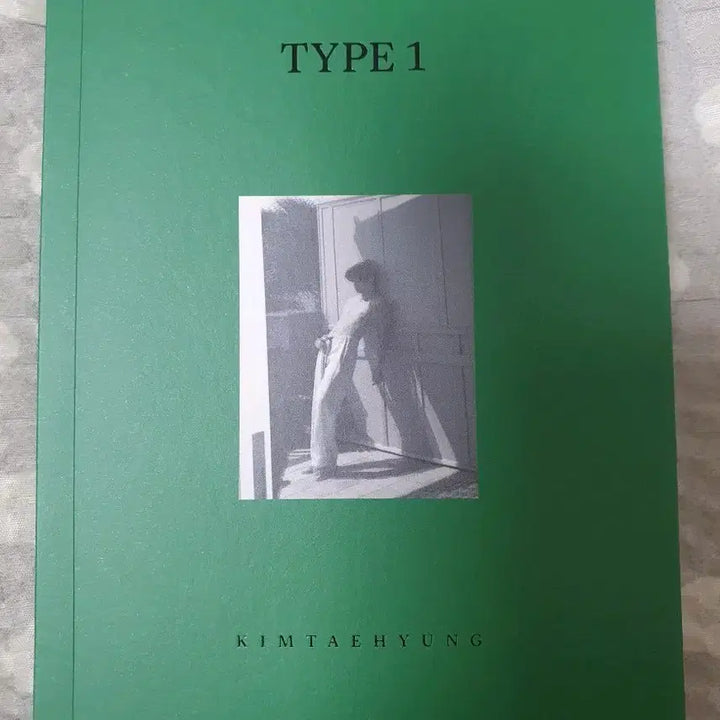 [BUNJANG] V Exhibition Type 1 Mini Photobook / 뷔 전시회 TYPE 1 미니포토북