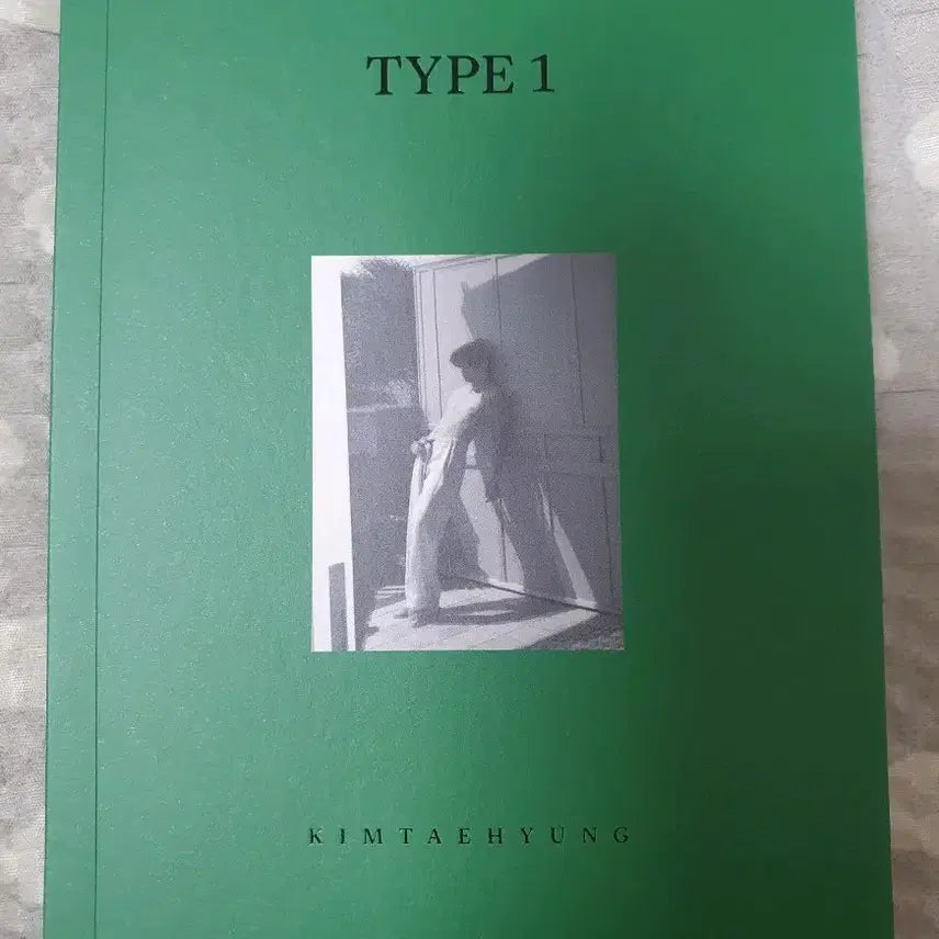 [BUNJANG] V Exhibition Type 1 Mini Photobook / 뷔 전시회 TYPE 1 미니포토북