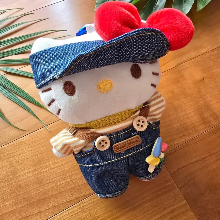 [BUNJANG] Hello Kitty Denim Overalls Doll Keychain (New) / (새상품) 데님 멜빵바지 헬로키티 키링