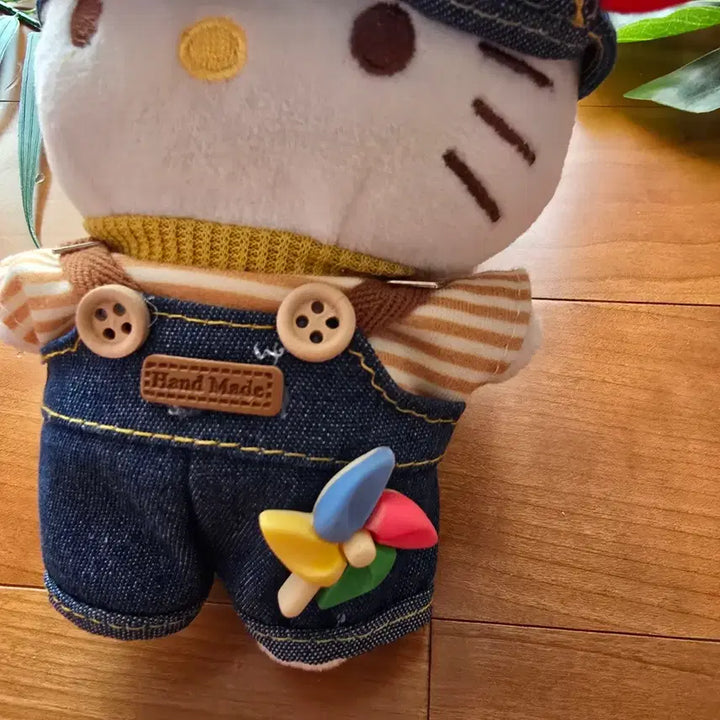 [BUNJANG] Hello Kitty Denim Overalls Doll Keychain (New) / (새상품) 데님 멜빵바지 헬로키티 키링