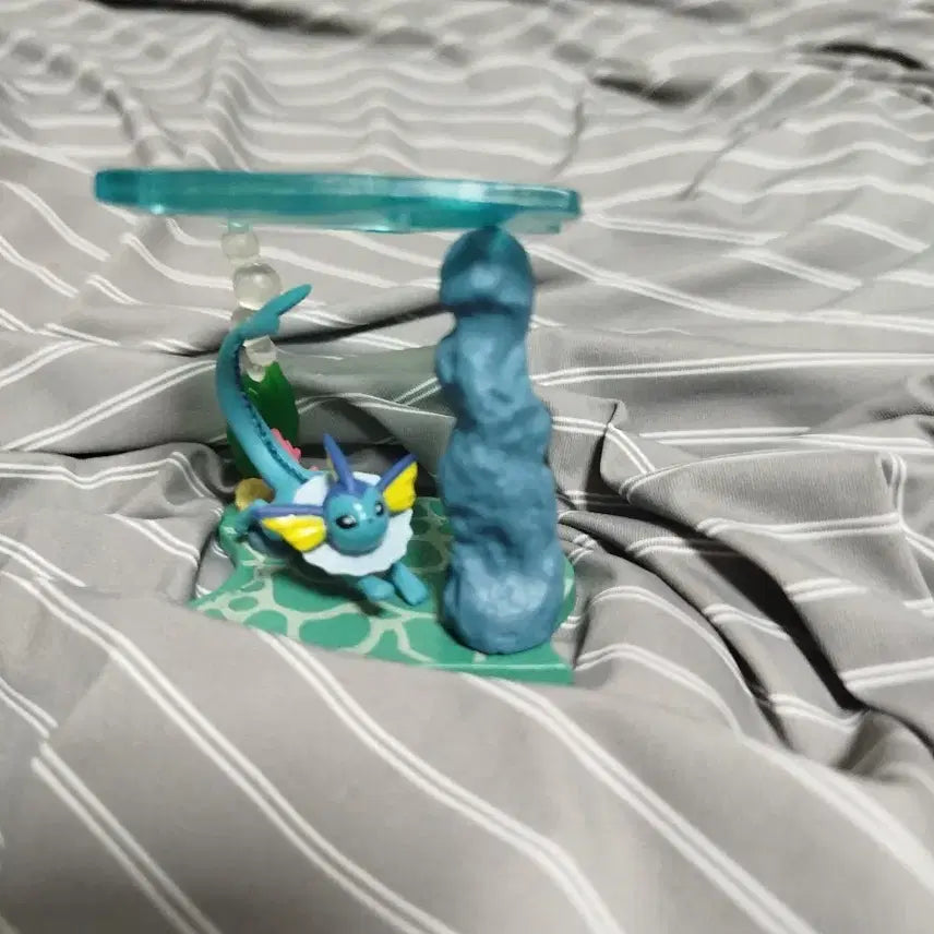 [BUNJANG] Pokemon Card Vaporeon Figure / 포켓몬카드 월드 반짝이는 바다 샤미드 피규어