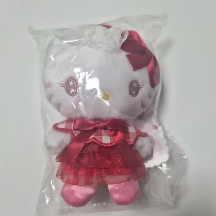 [BUNJANG] Sanrio Whipping Cherry Kitty Mascot / 산리오 휘핑체리 키티 마스코트