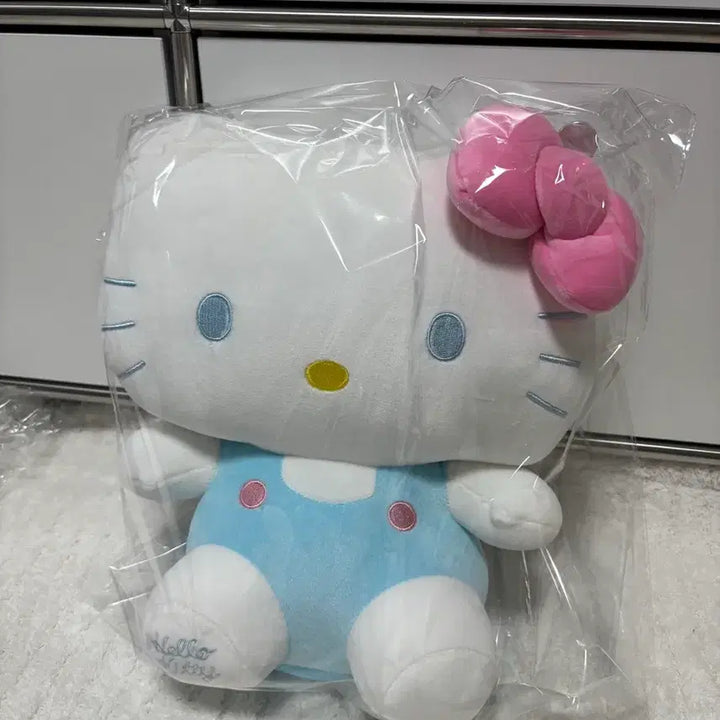 [BUNJANG] Hello Kitty Plush Doll / 헬로키티 인형