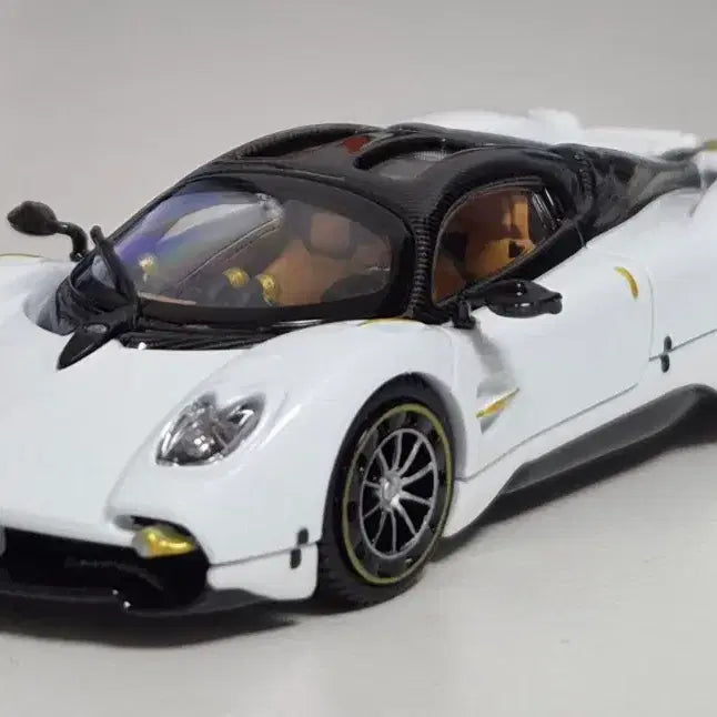 [BUNJANG] LCD Paganini Utopia 1:64 Scale Diecast Model / LCD 파가니 유토피아 화이트 1:64 다이캐스트