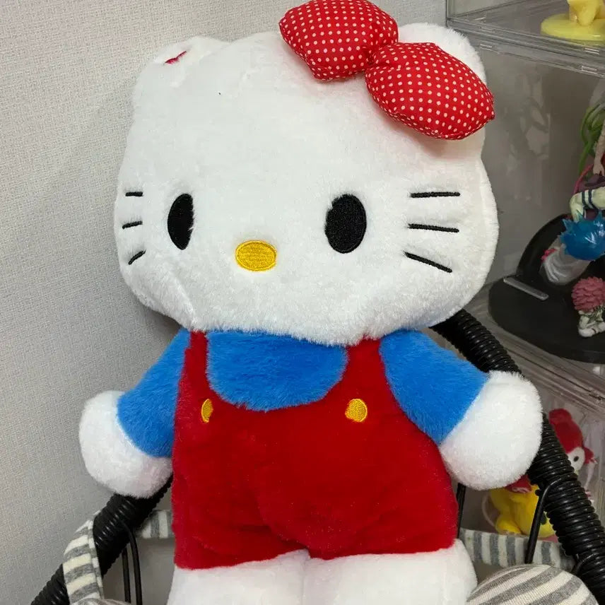 [BUNJANG] Hello Kitty Medium Plush Doll / 헬로키티 중형 인형