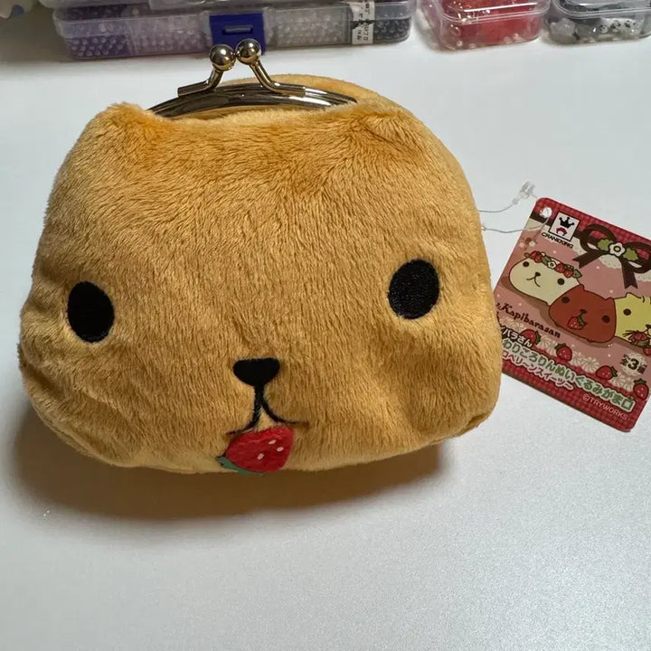[BUNJANG] Capybara Strawberry Pouch (Authentic) / 정품 카피바라 딸기 파우치 새상품 판매중 택O