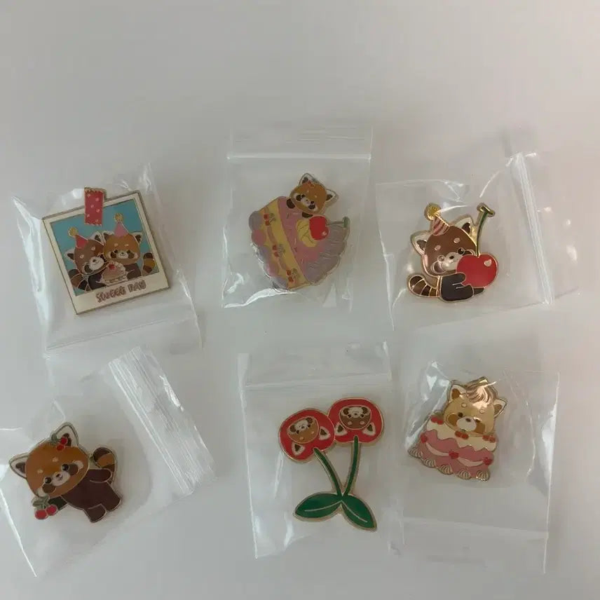 [BUNJANG] Everland Red Panda Badge Set / 에버랜드 레서 단종 뱃지 드볼 판매