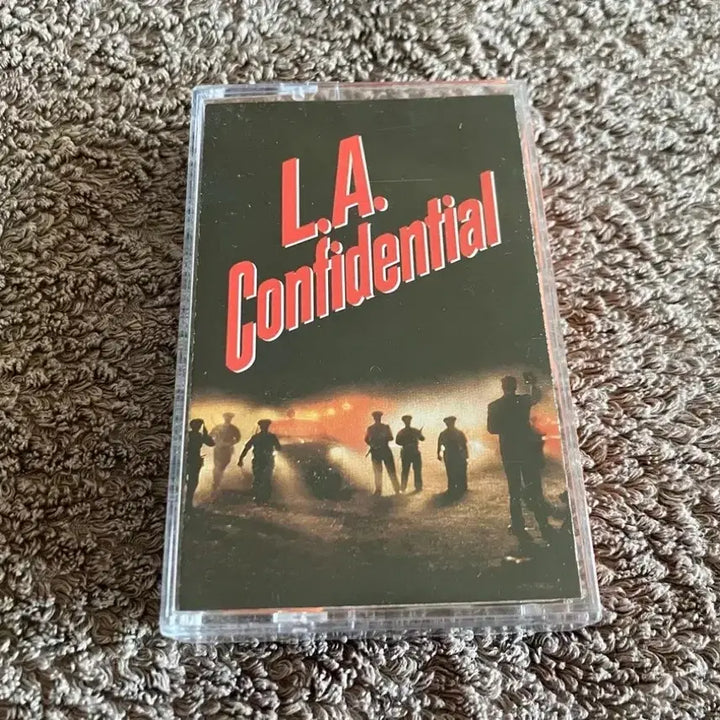 [BUNJANG] LA Confidential Original Soundtrack Cassette Tape / 영화배우 러셀 크로우 킴 베이싱어 케빈 스페이시 주연의 90년대 영화 LA 컨피덴셜 OST 사운드트랙 팝 재즈 캐롤 영화음악 국내 라이센스 카세트테이프
