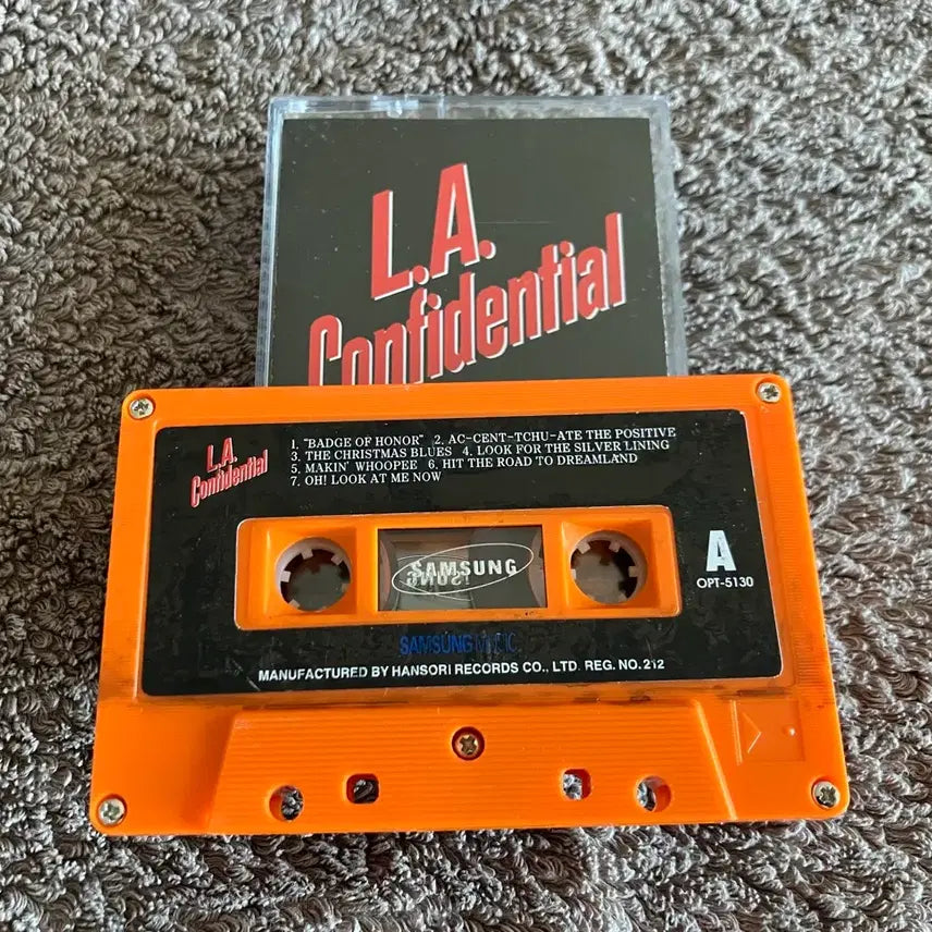 [BUNJANG] LA Confidential Original Soundtrack Cassette Tape / 영화배우 러셀 크로우 킴 베이싱어 케빈 스페이시 주연의 90년대 영화 LA 컨피덴셜 OST 사운드트랙 팝 재즈 캐롤 영화음악 국내 라이센스 카세트테이프