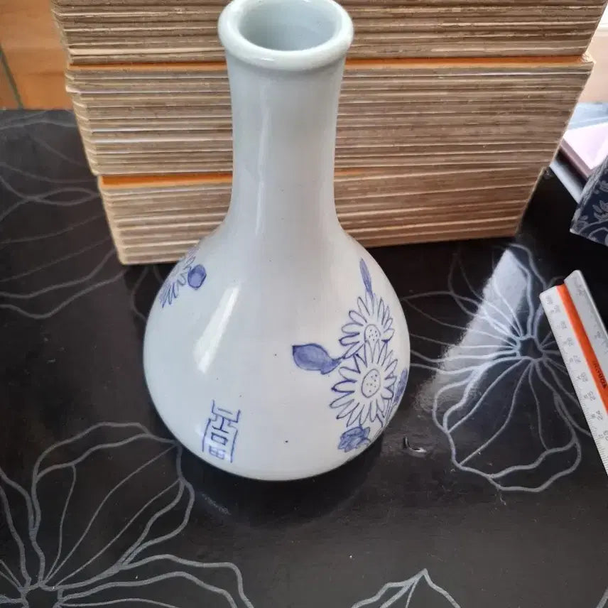 [BUNJANG] 19th Century Chrysanthemum Pattern Ewer / 19세기 국화문 주병