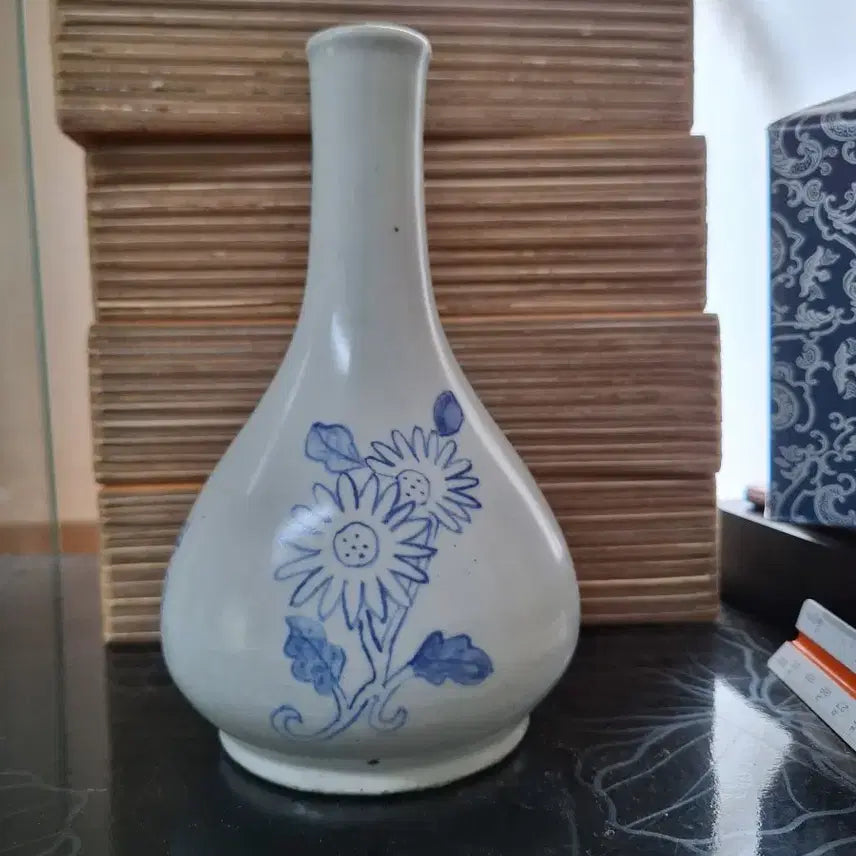 [BUNJANG] 19th Century Chrysanthemum Pattern Ewer / 19세기 국화문 주병