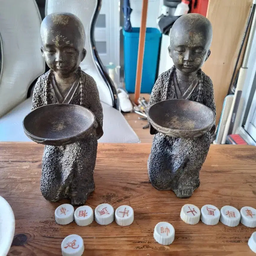 [BUNJANG] Two Monk Statues Holding Basins / 수반을 든 동자승