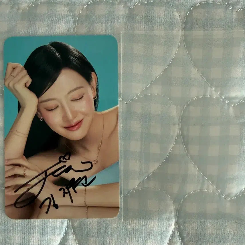 [BUNJANG] Kim Ji Won Autographed Photocard / 김지원 친필 사인 포토카드