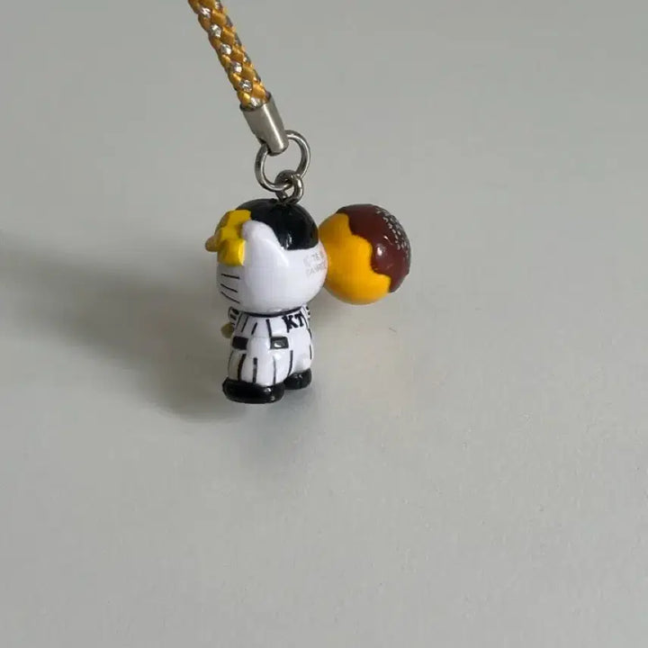 [BUNJANG] Hello Kitty Takoyaki Baseball Strap / 헬로키티 타코야끼 야구 스트랩