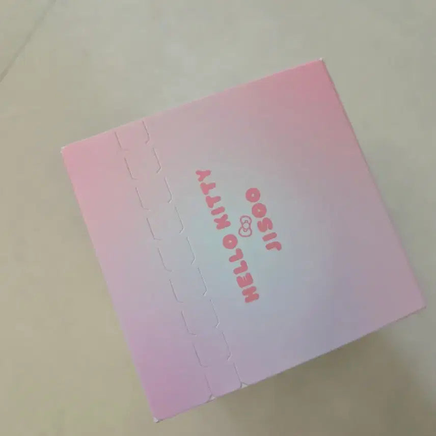 [BUNJANG] Hello Kitty x Jisoo Collaboration Plush Keychain (Random, Sealed) / 박스 미개봉 헬로키티X지수 플러시키링 단품 랜덤미개봉수량1