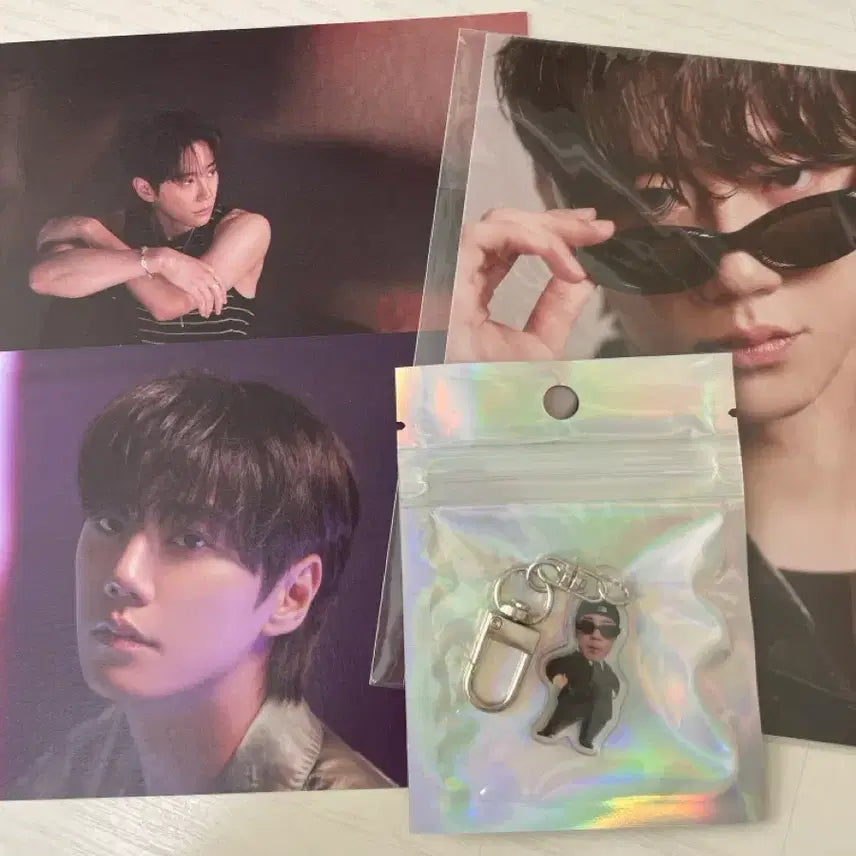 [BUNJANG] Lee Jun Young Bundle Set Postcard Set &amp; Keyring / 이준영 굿즈 일괄판매