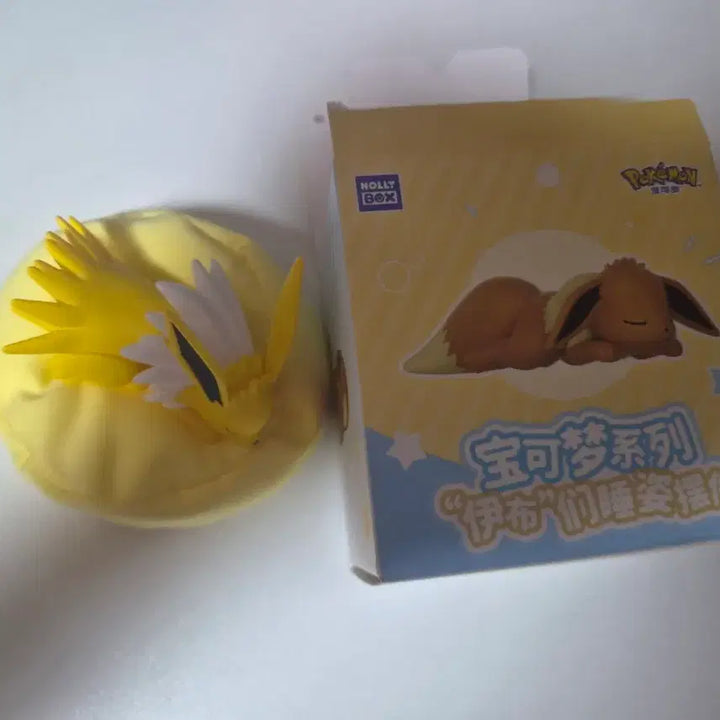 [BUNJANG] Pokemon Sleeping Eevee Jolteon Figure / 포켓몬 잠자는이브이 쥬피썬더
