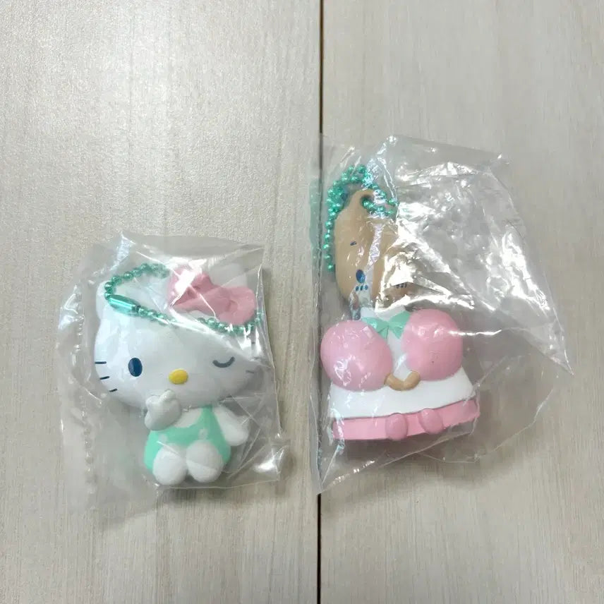 [BUNJANG] Sanrio Mascot Charm Keychain 2-Piece Bundle Set (Hello Kitty + Marron Cream) - Sealed / 미개봉 바배) 납착 마스코트 참 키링 2종일괄 키티+마론크림