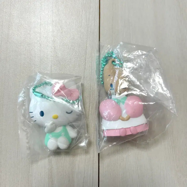 [BUNJANG] Sanrio Mascot Charm Keychain 2-Piece Bundle Set (Hello Kitty + Marron Cream) - Sealed / 미개봉 바배) 납착 마스코트 참 키링 2종일괄 키티+마론크림