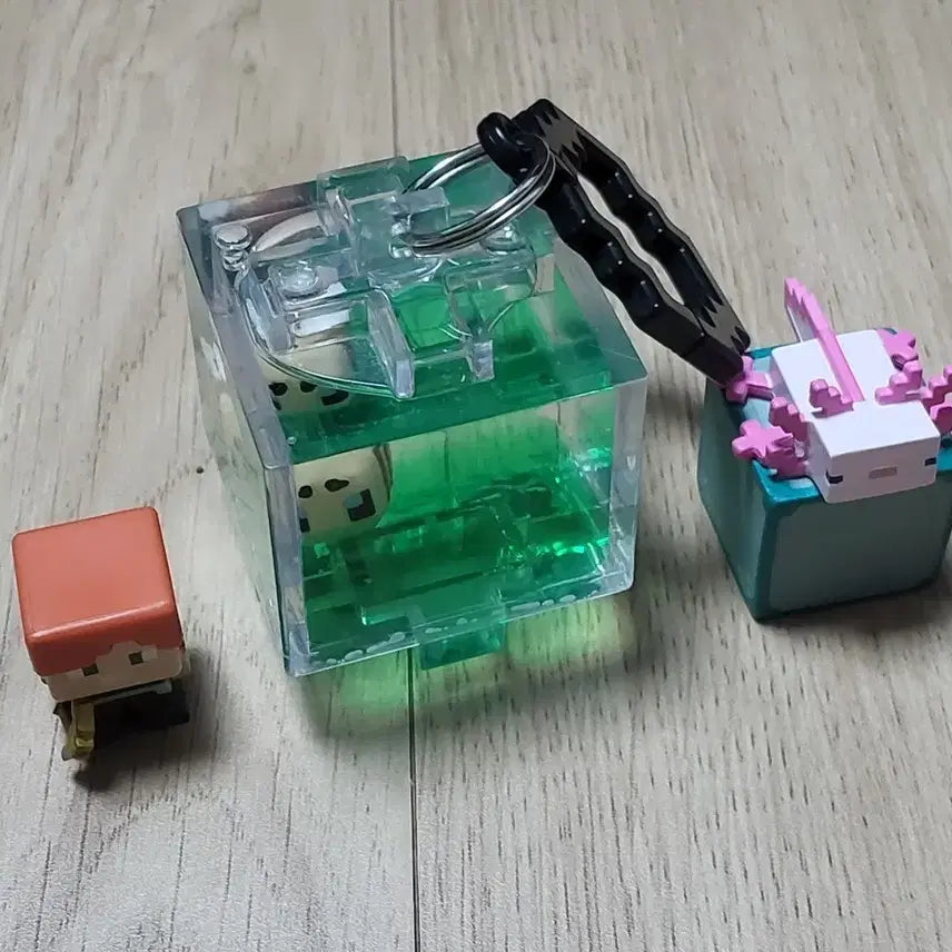 [BUNJANG] Minecraft Bee Water Globe Keychain Set / 마인크래프트 꿀벌 워터볼 키링 세트