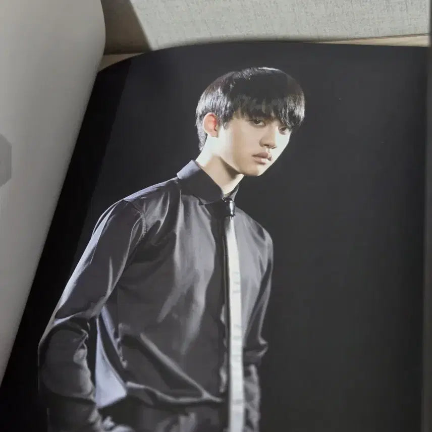 [BUNJANG] EXO EXOLOGY Chapter 1 &amp; EXORDIUM Goods Brochure Bundle Set / 엑소 엑솔로지 챕터1 + 엑소디움 굿즈 브로슈어 일괄