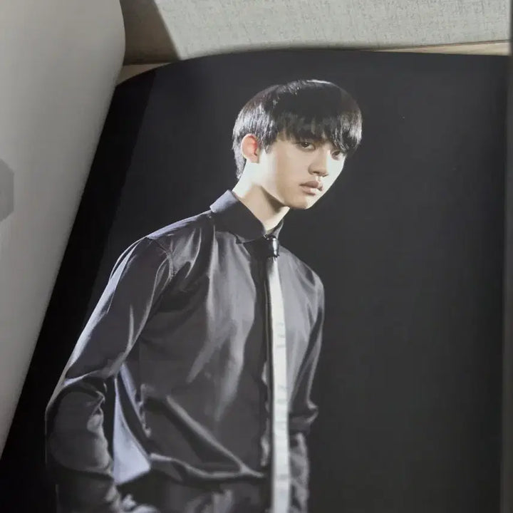 [BUNJANG] EXO EXOLOGY Chapter 1 &amp; EXORDIUM Goods Brochure Bundle Set / 엑소 엑솔로지 챕터1 + 엑소디움 굿즈 브로슈어 일괄