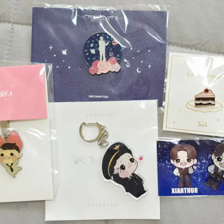 [BUNJANG] Kim Junsu 5-Piece Badge &amp; Keyring Bundle Set / 새상품)김준수 뱃지 키링 5종 일괄