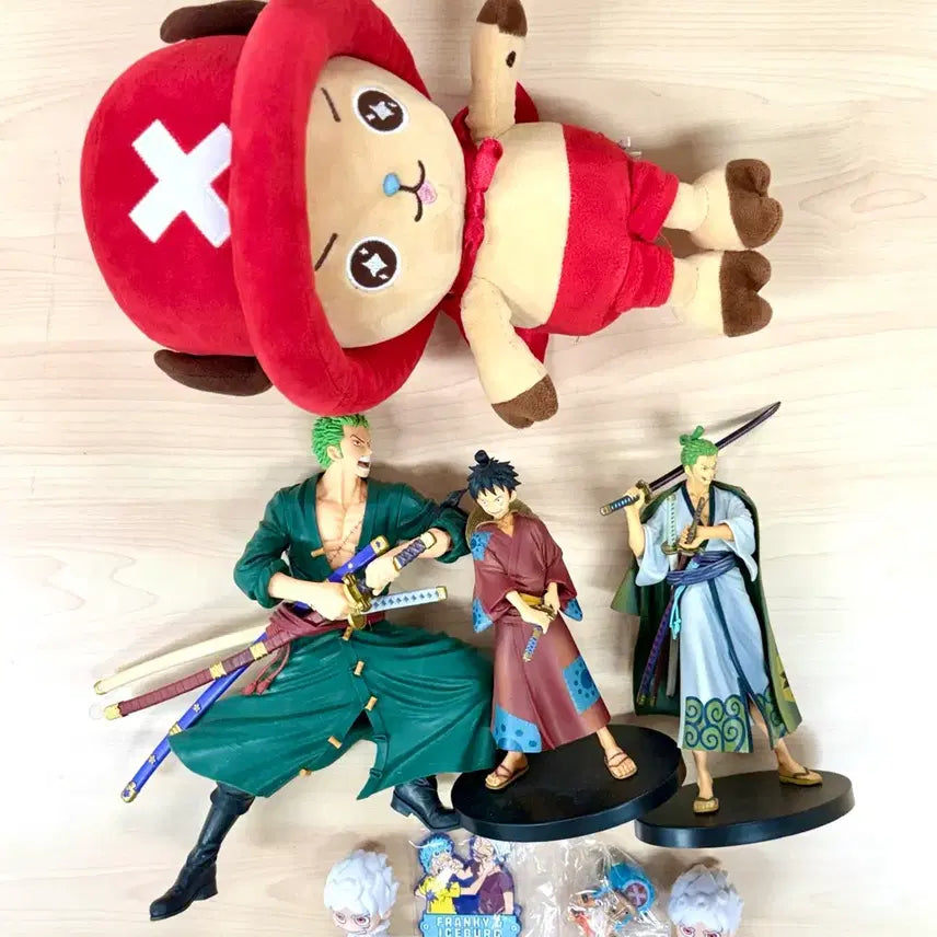 [BUNJANG] One Piece Mixed Miniatures &amp; Gacha Figures Bundle (80+ Pieces) / One piece 원피스 중소형피규어 미니어처쳐 가챠등 figure miniature gatcha80개이상 일괄 처분