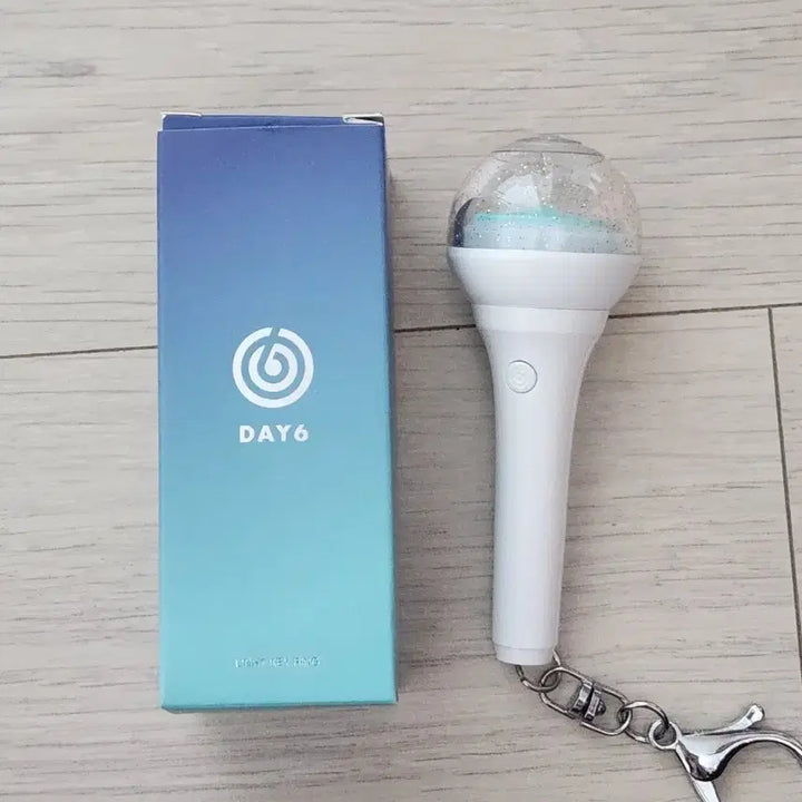 [BUNJANG] DAY6 Light Key Ring / 데이식스 응원봉키링 DAY6 LIGHT KEY RING