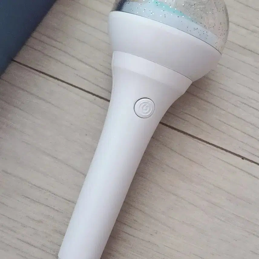 [BUNJANG] DAY6 Light Key Ring / 데이식스 응원봉키링 DAY6 LIGHT KEY RING
