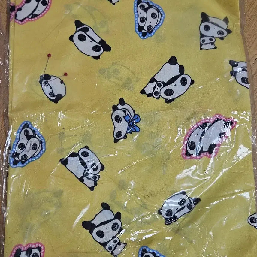 [BUNJANG] Vintage Sewing Kit: Panda Fabric and Pouch Making Set / [고전문구] 타래팬더 천 원단, 주머니가방만들기 세트