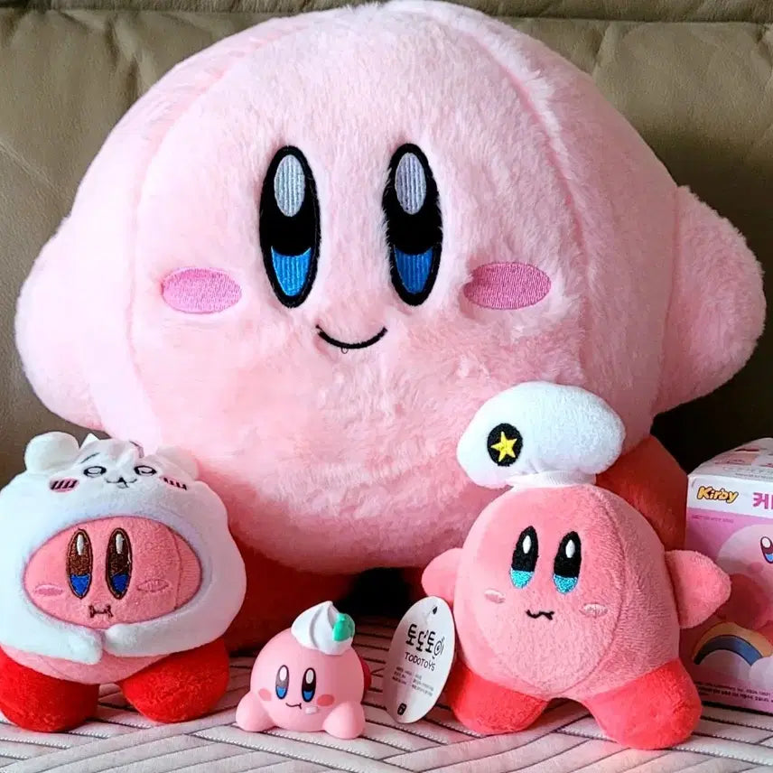 [BUNJANG] Kirby &amp; Monjakwi Collaboration Keychain Plush Toy Bundle Set / yuan 중대형 33cm 별의 커비 + 먼작귀 커비 콜라보 키링인형 + todotoys 커비 키링인형 + 반다이 커비프렌즈4 일괄(새상품)