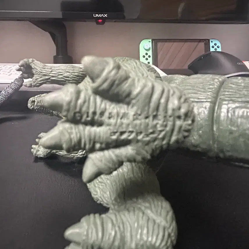 [BUNJANG] Movie Monster Little Godzilla Sofubi Figure / (무비몬스터) 리틀 고질라 소프비 피규어 판매합니다.