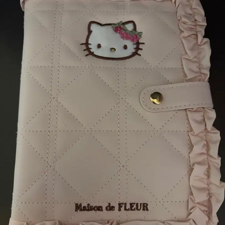 [BUNJANG] Maison de FLEUR Kitty Quilted Binder / 메종드 플뢰르 키티 바인더