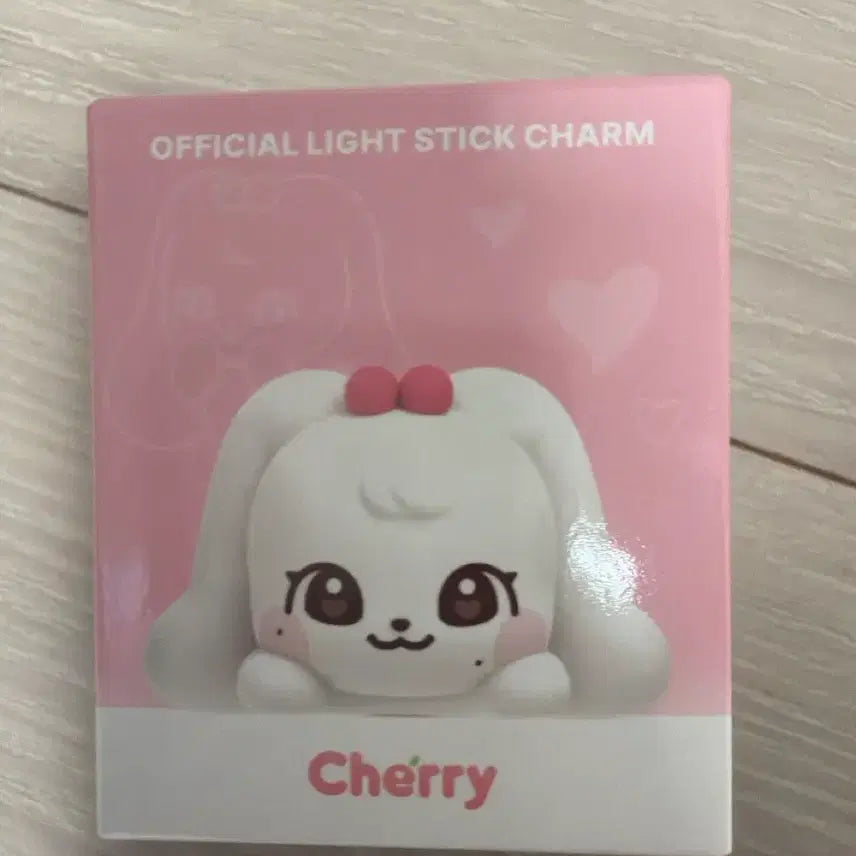 [BUNJANG] IVE MiniB Wonyoung Cherry Lightstick Charm / 아이브 미니브 원영 체리 응원봉 참